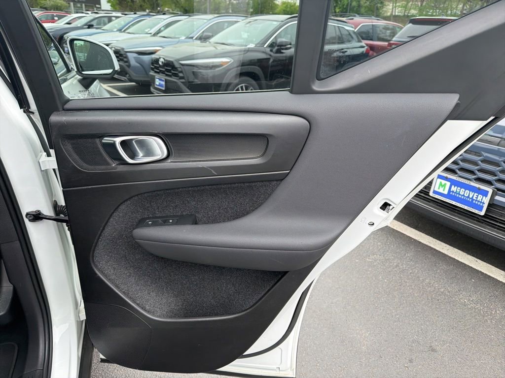 2023 Volvo XC40 Plus - Photo 13