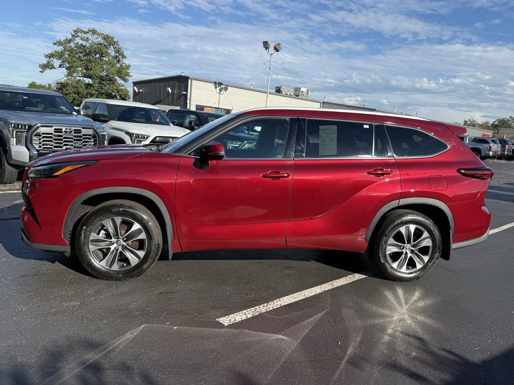 2022 Toyota Highlander XLE photo 3