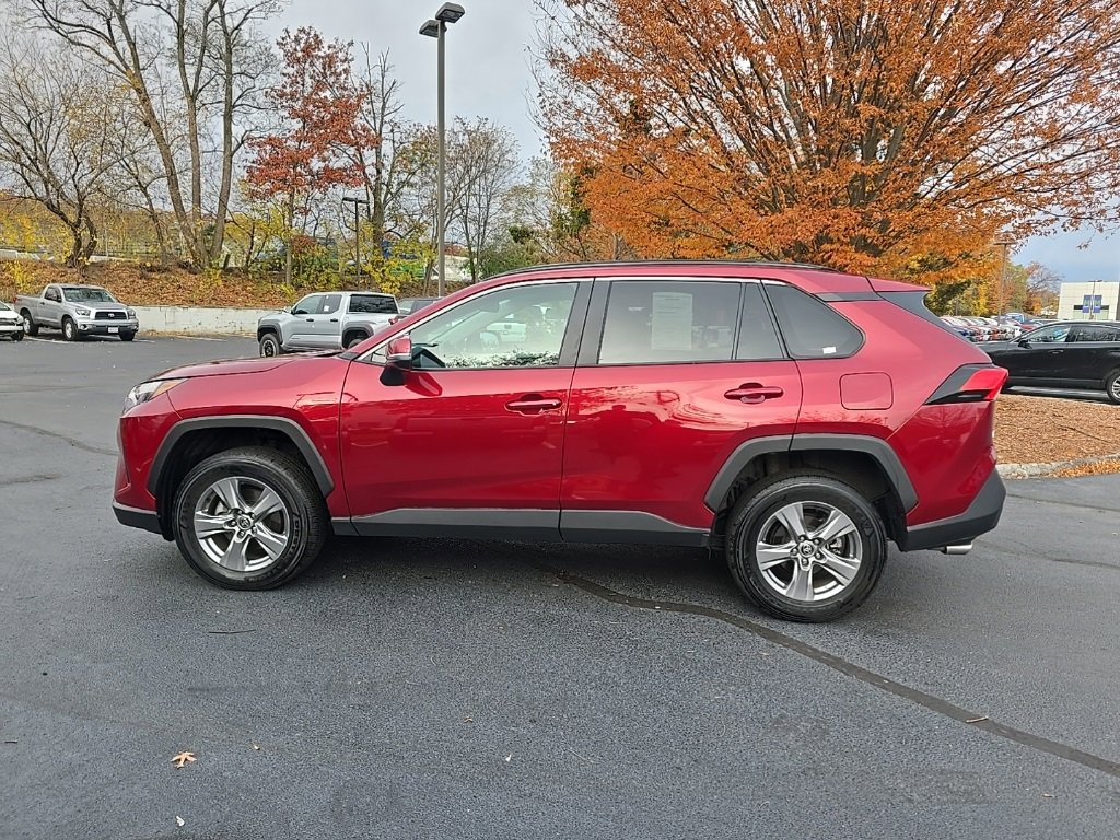 2022 Toyota RAV4 XLE photo 3