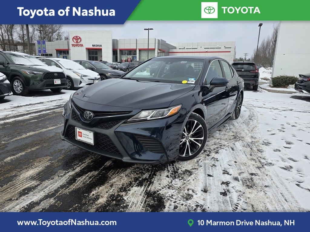 2018 Toyota Camry SE's photo