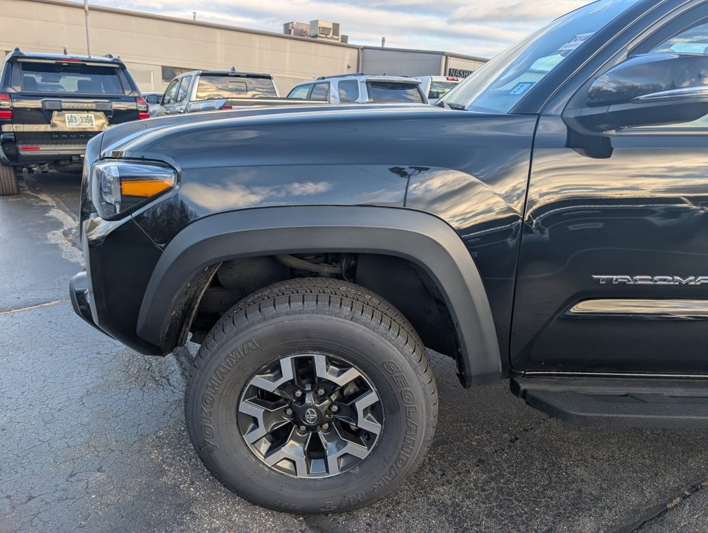 2023 Toyota Tacoma SR5 photo 2