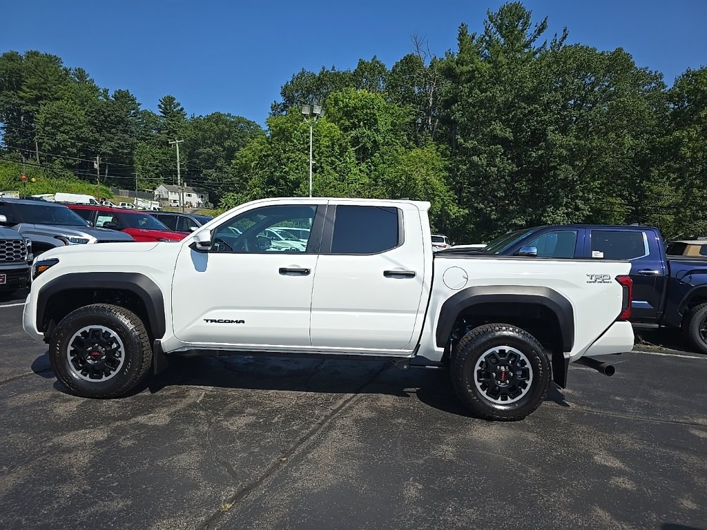 2025 Toyota Tacoma TRD Off-Road photo 2
