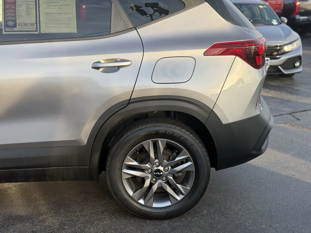 2023 Kia Seltos LX photo 4