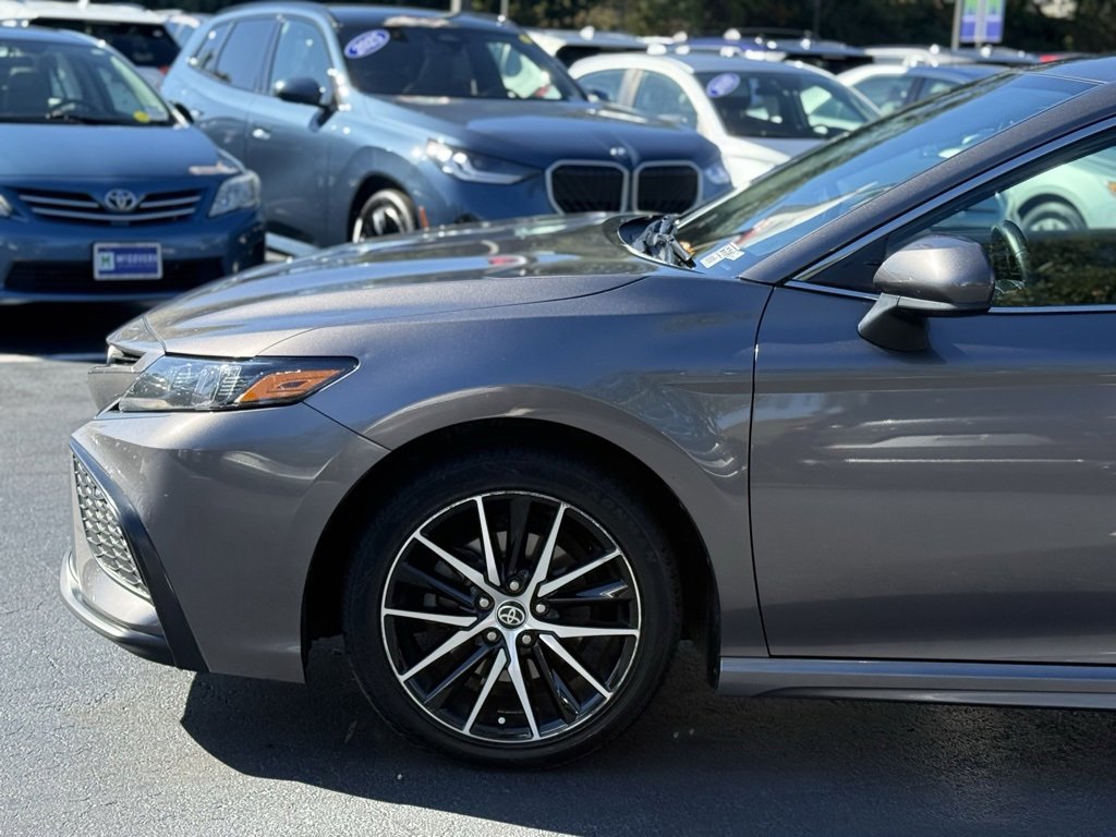 2021 Toyota Camry SE photo 2