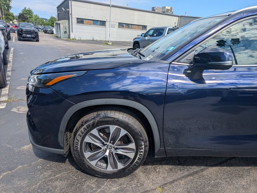 Used 2023 Toyota Highlander XLE Sport Utility