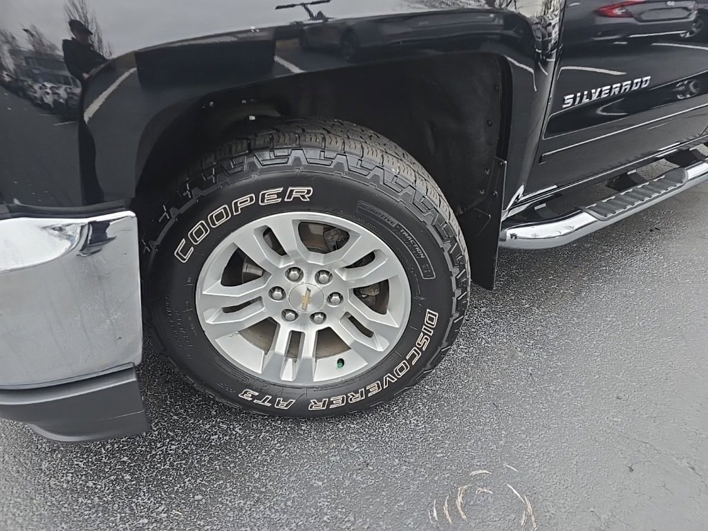 2017 Chevrolet Silverado 1500 LT photo 2