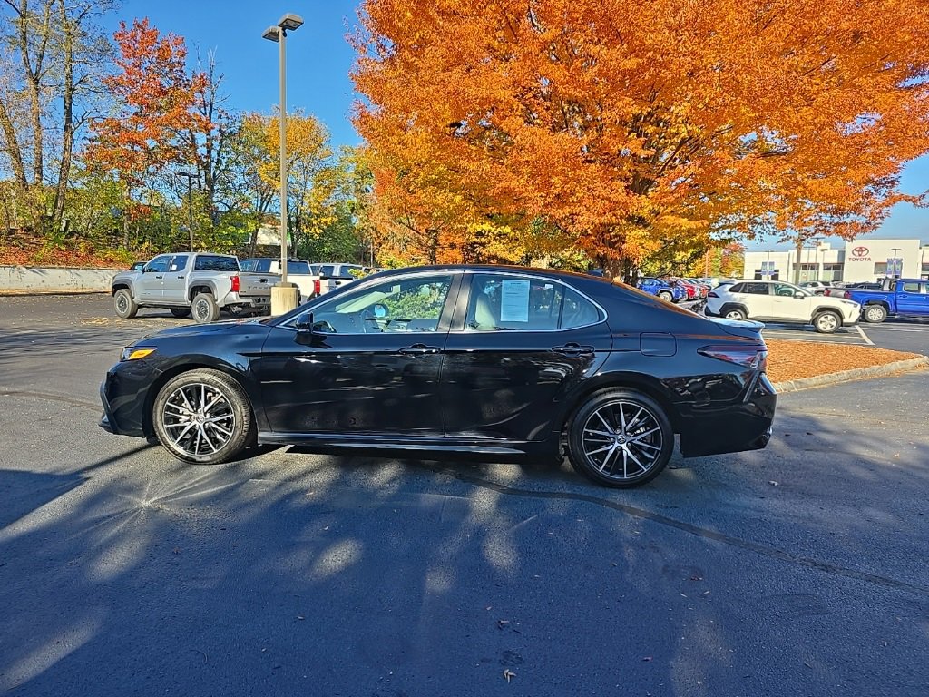 2024 Toyota Camry SE photo 3