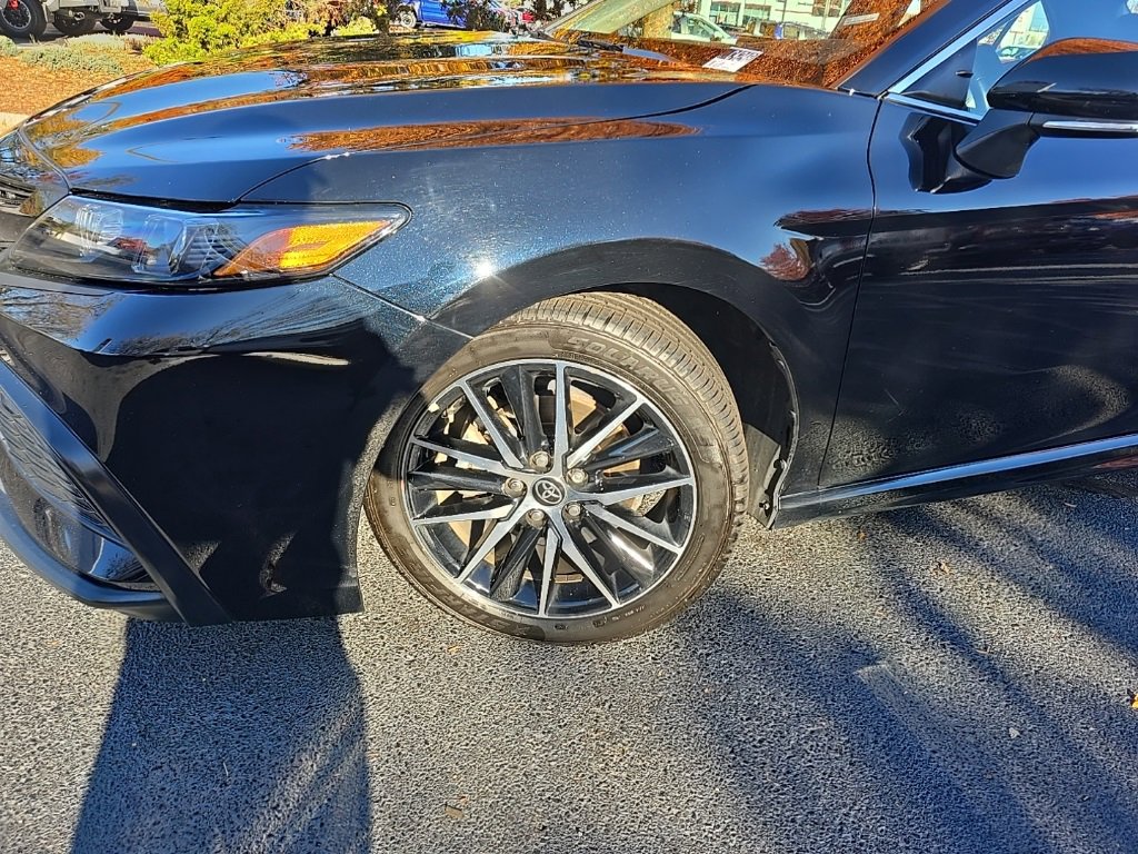 2024 Toyota Camry SE photo 2