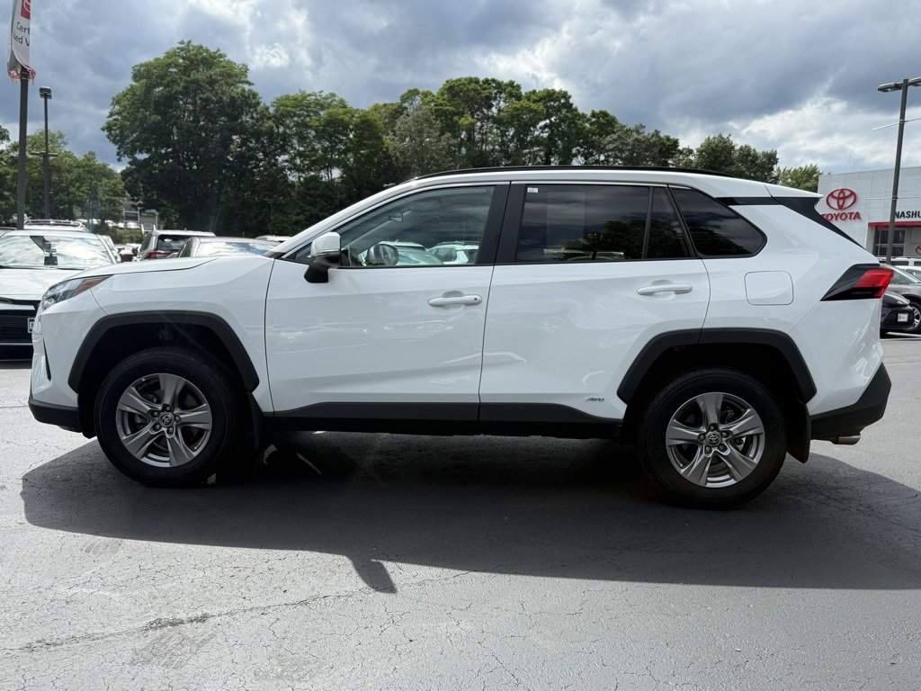 2024 Toyota RAV4 Hybrid XLE photo 3