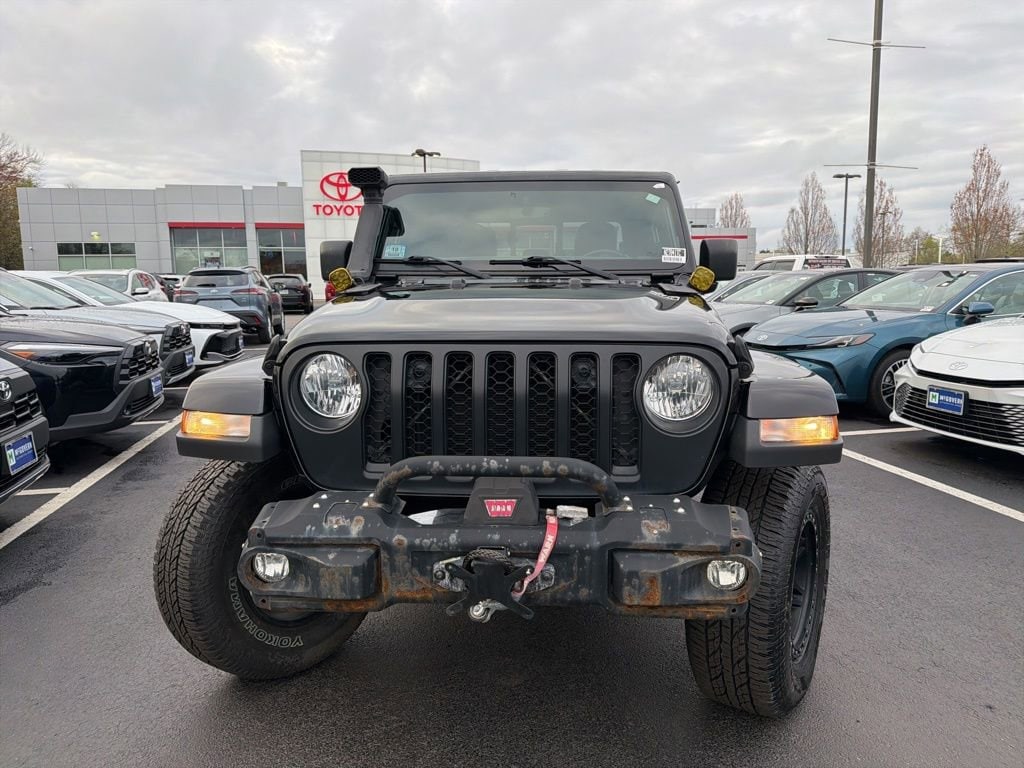 Used 2021 Jeep Gladiator Overland Truck