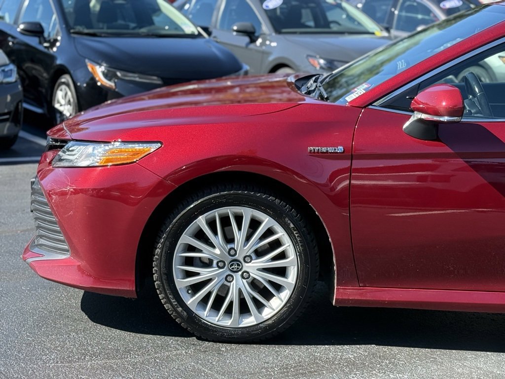 2019 Toyota Camry Hybrid XLE photo 2