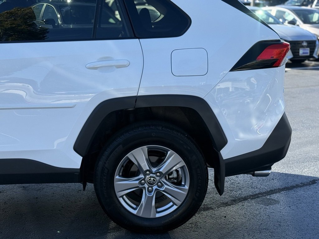 2024 Toyota RAV4 XLE photo 4