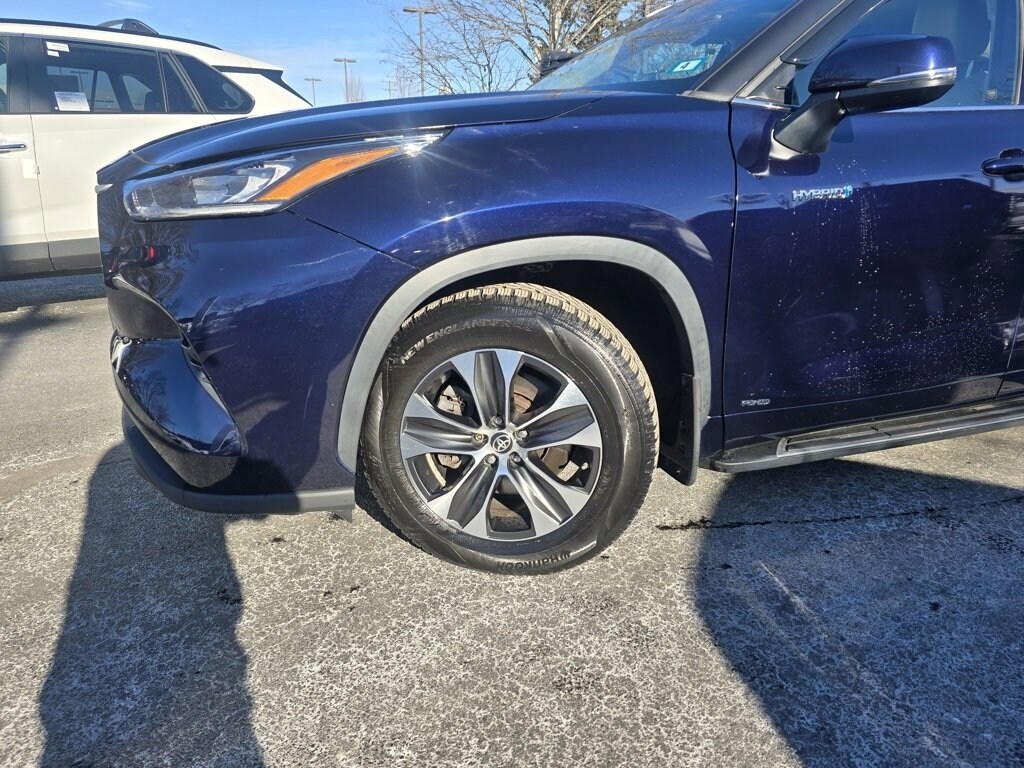 Used 2020 Toyota Highlander Hybrid XLE Sport Utility