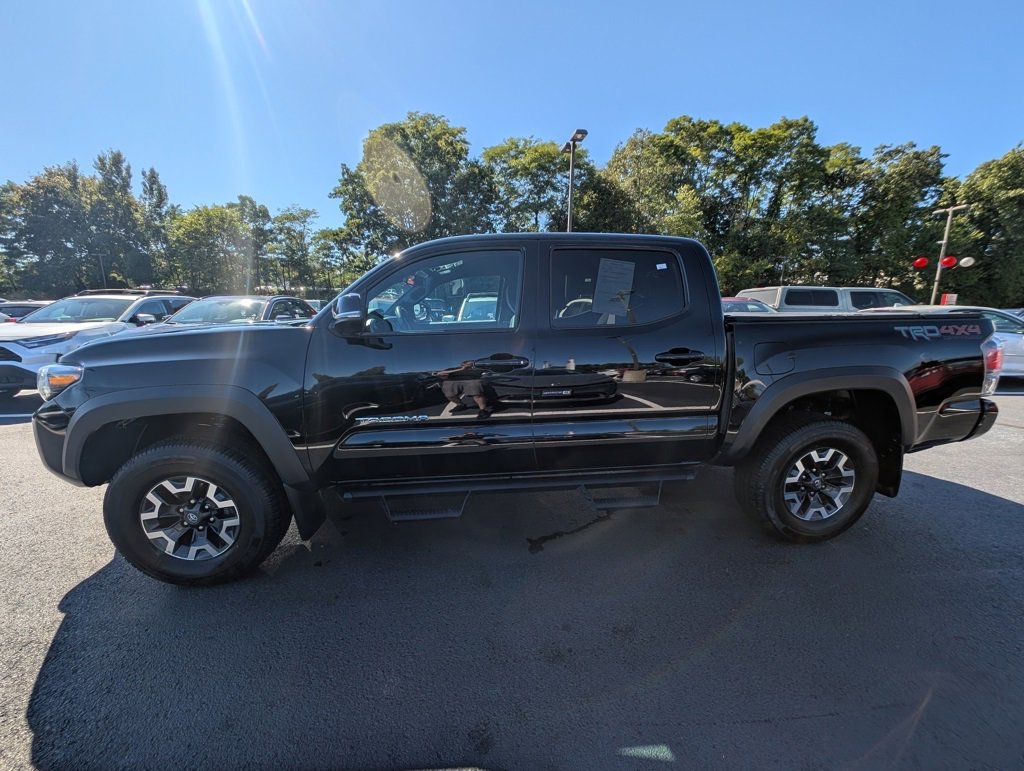 2023 Toyota Tacoma TRD Off-Road photo 2