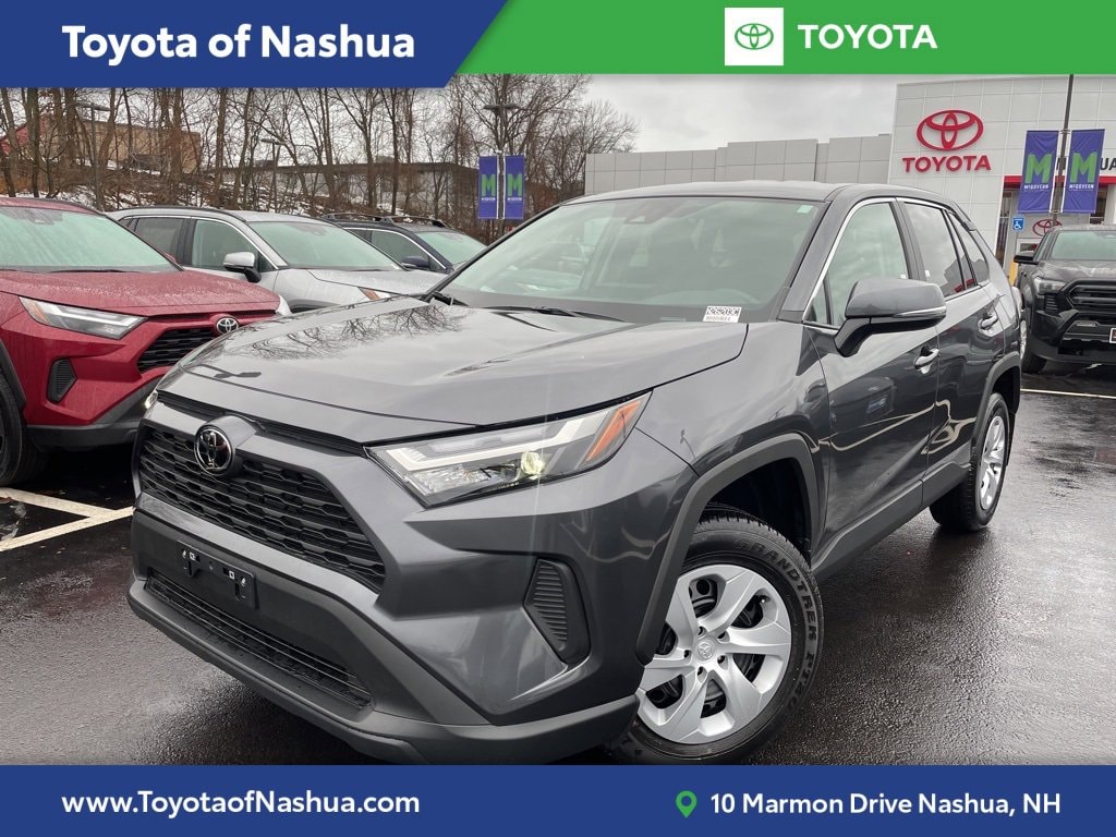 2025 Toyota RAV4 LE's photo