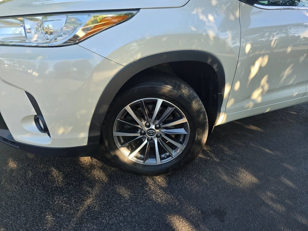 Used 2017 Toyota Highlander XLE Sport Utility