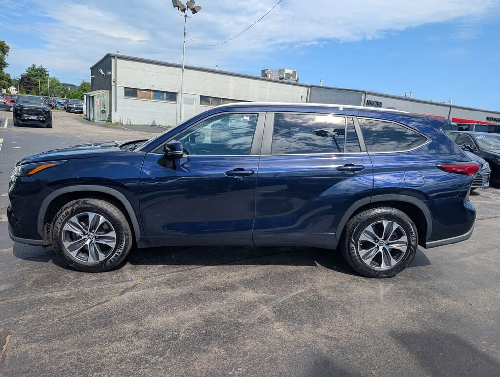 Used 2023 Toyota Highlander XLE Sport Utility