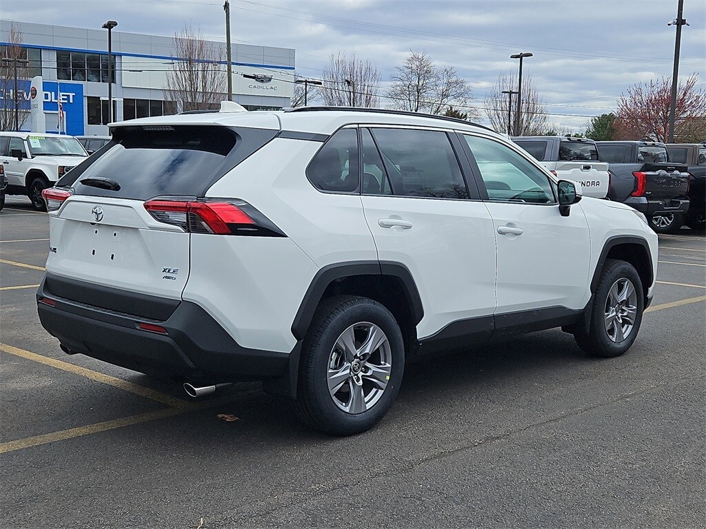 2025 Toyota RAV4 XLE photo 2