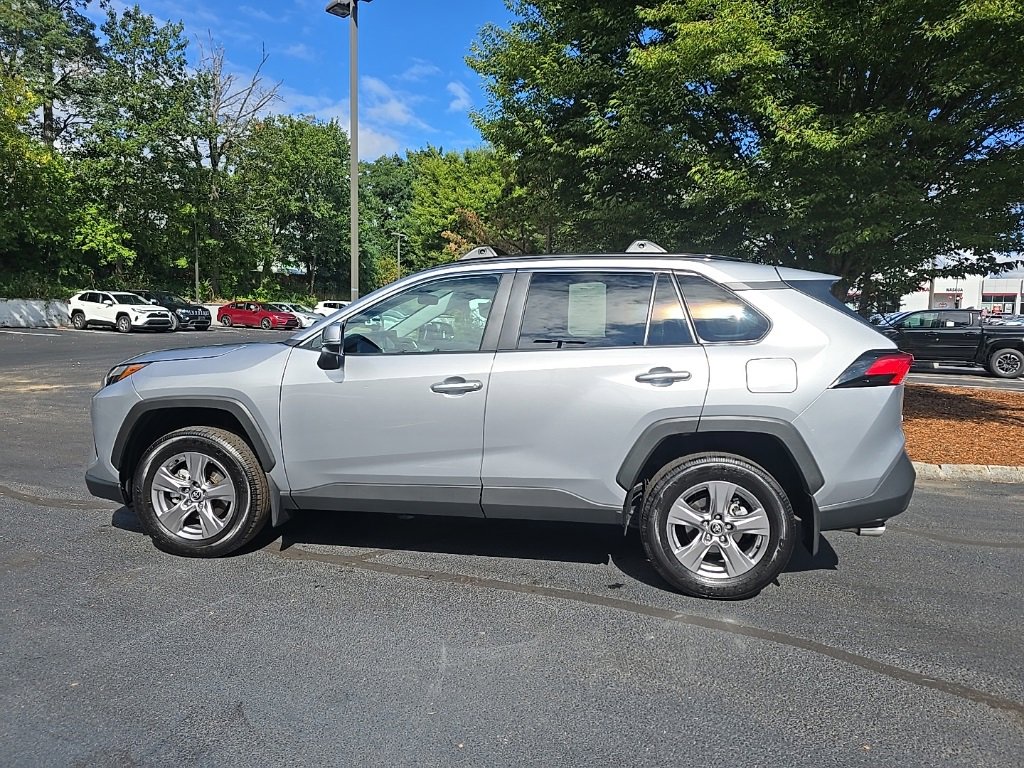 2022 Toyota RAV4 XLE photo 3