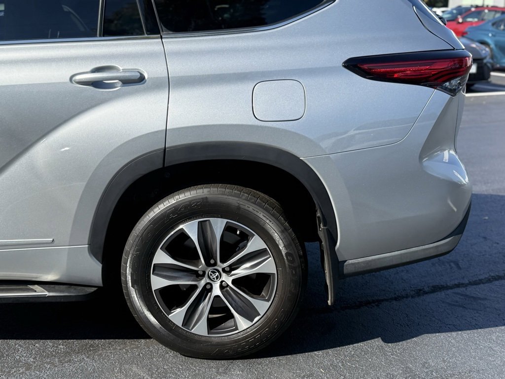 2022 Toyota Highlander XLE photo 3