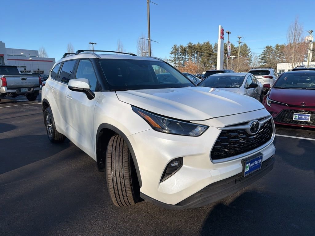 Used 2023 Toyota Highlander XLE Sport Utility
