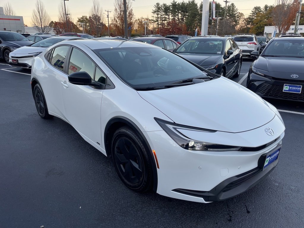 2023 Toyota Prius LE photo 4
