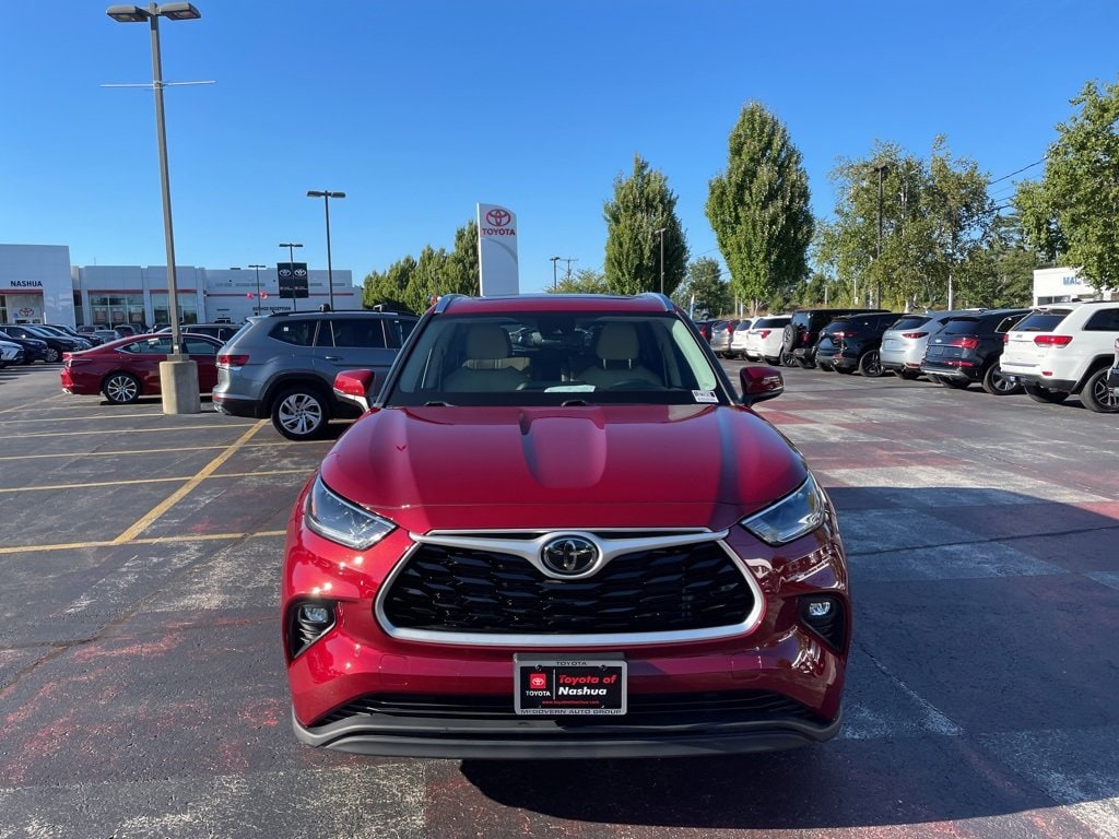 Used 2021 Toyota Highlander XLE with VIN 5TDHZRBH9MS159103 for sale in Shrewsbury, MA