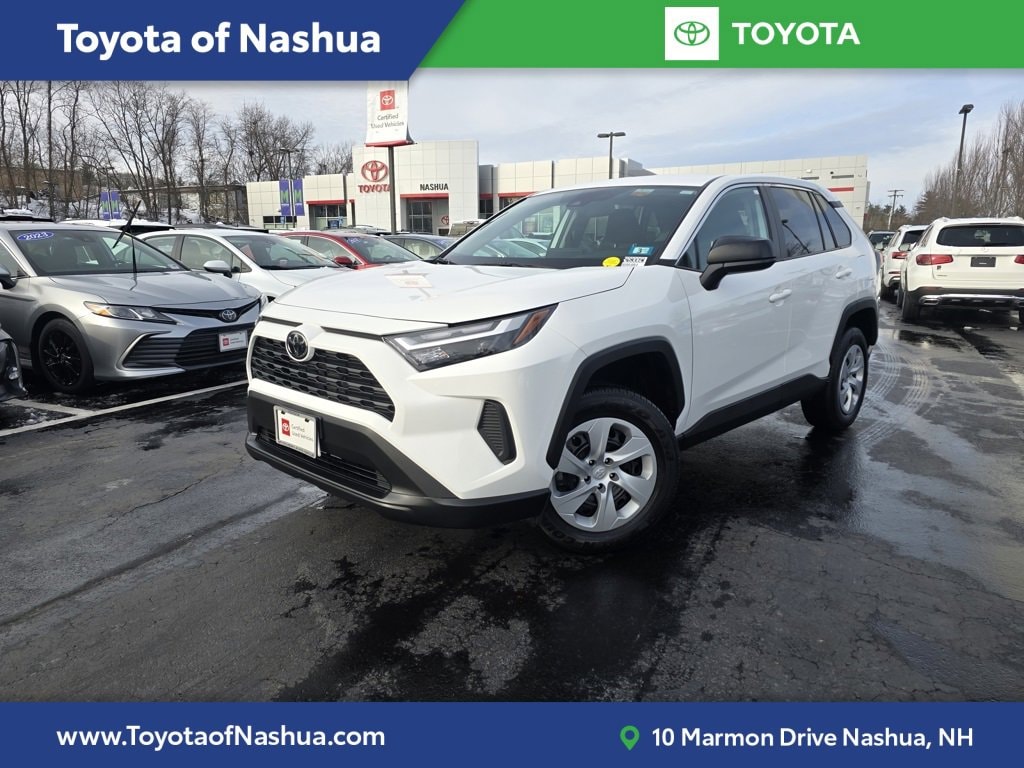 2024 Toyota RAV4 LE's photo