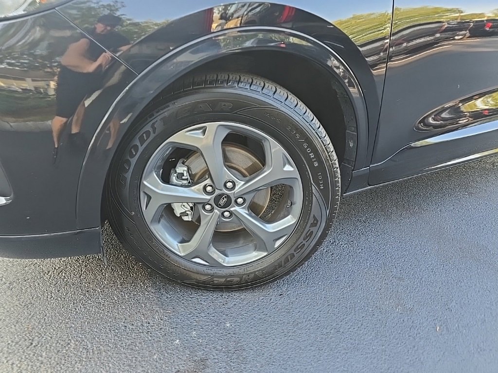 2023 Ford Escape ST-Line photo 2
