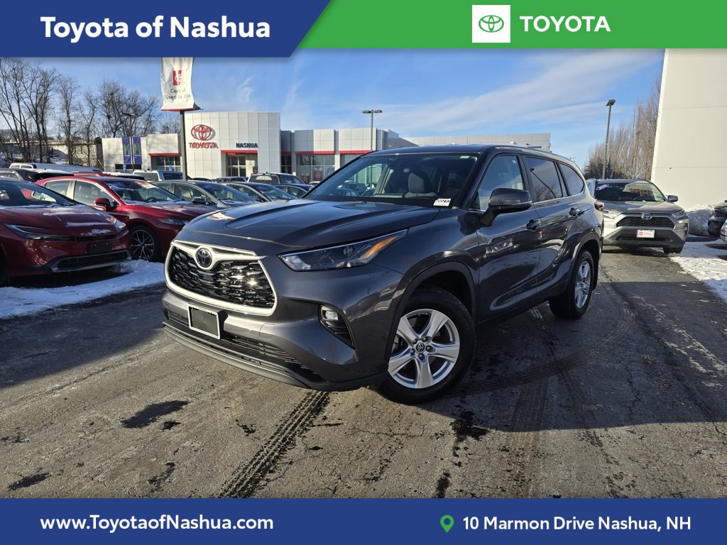 2023 Toyota Highlander LE's photo