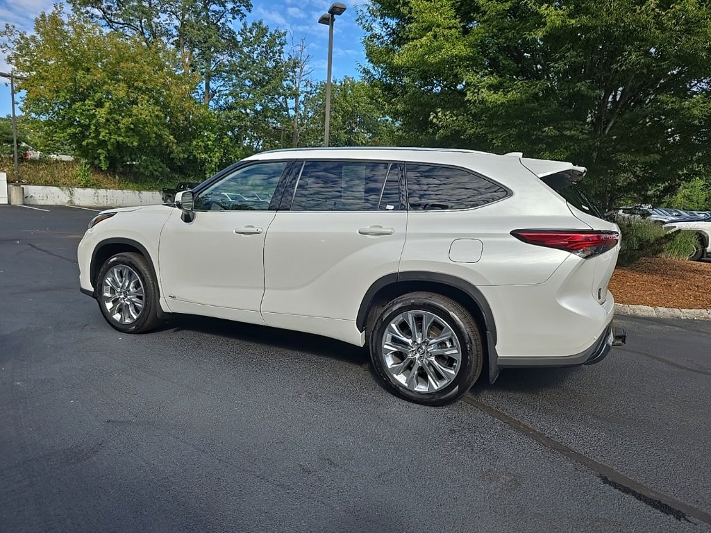 2023 Toyota Highlander Hybrid Limited photo 3
