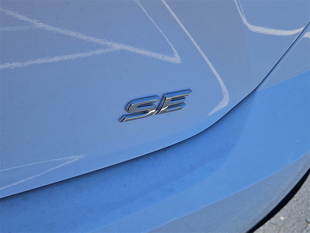 2026 Toyota Camry SE photo 4