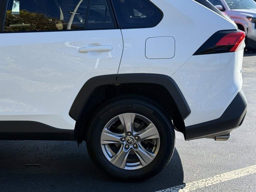 2022 Toyota RAV4 XLE photo 4