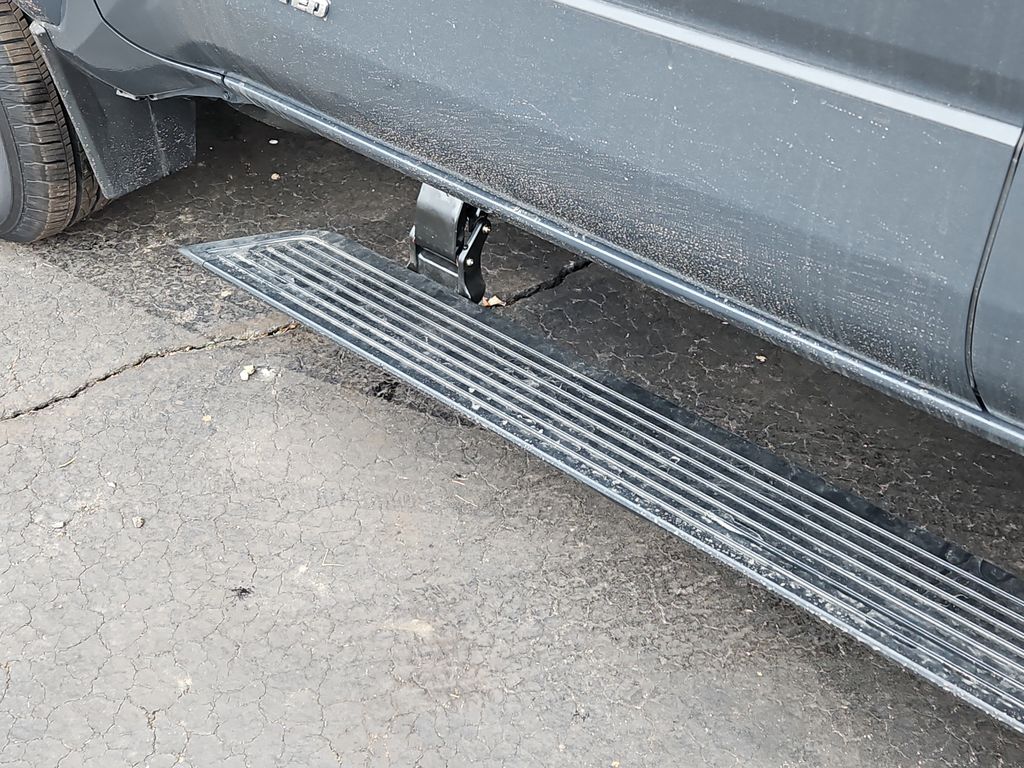 2025 Toyota Tacoma Limited - Photo 8