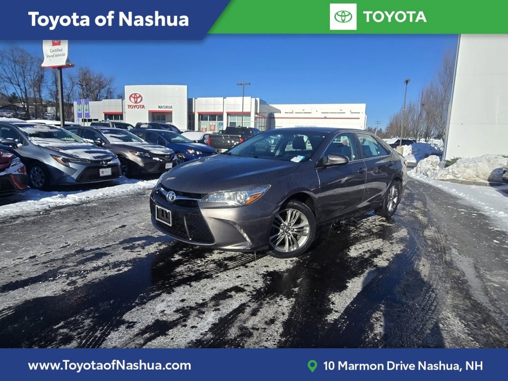 2017 Toyota Camry SE's photo