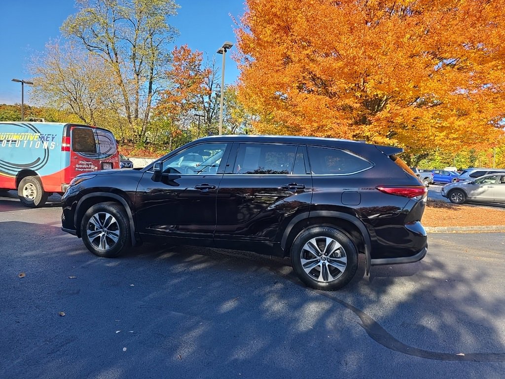 2022 Toyota Highlander XLE photo 4