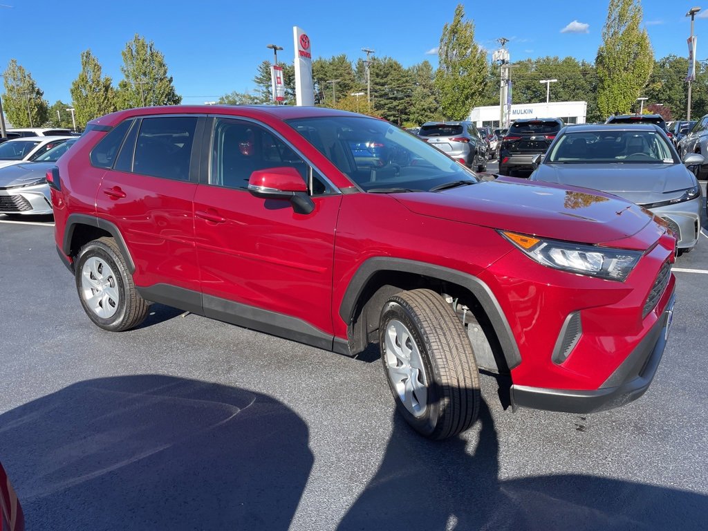 2022 Toyota RAV4 LE photo 3