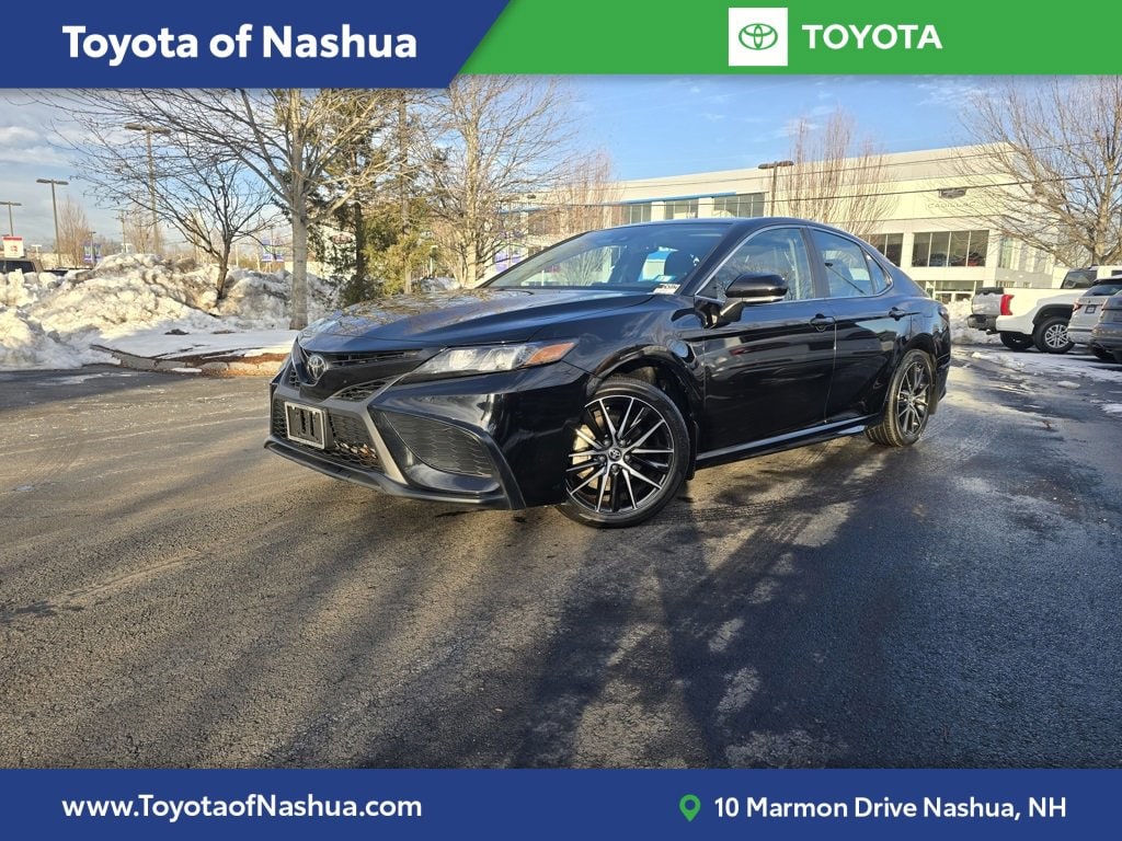 2024 Toyota Camry SE's photo