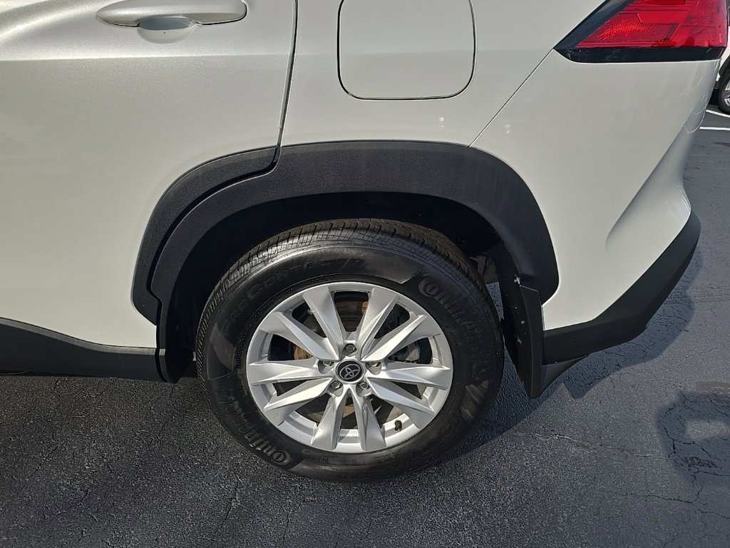 2022 Toyota Corolla Cross LE photo 4