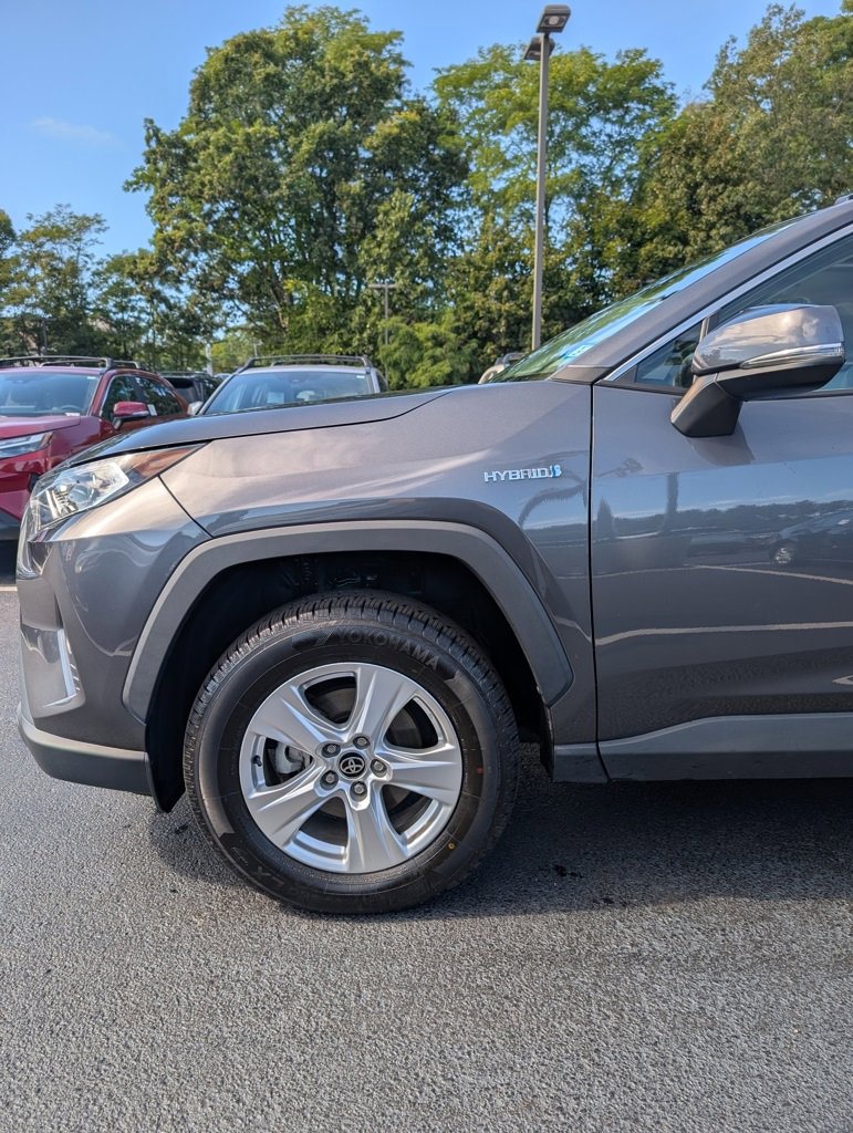 2021 Toyota RAV4 Hybrid XLE photo 2