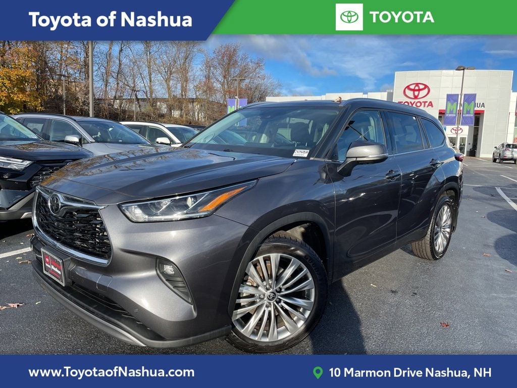 2022 Toyota Highlander Platinum's photo