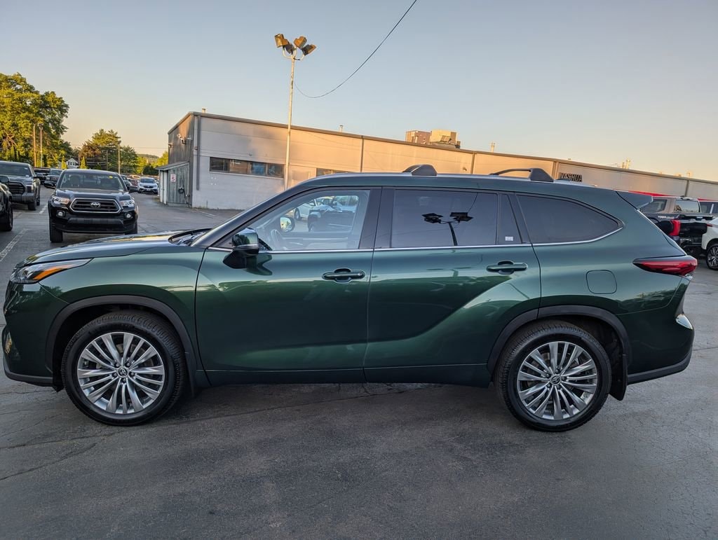 Used 2023 Toyota Highlander Platinum Sport Utility