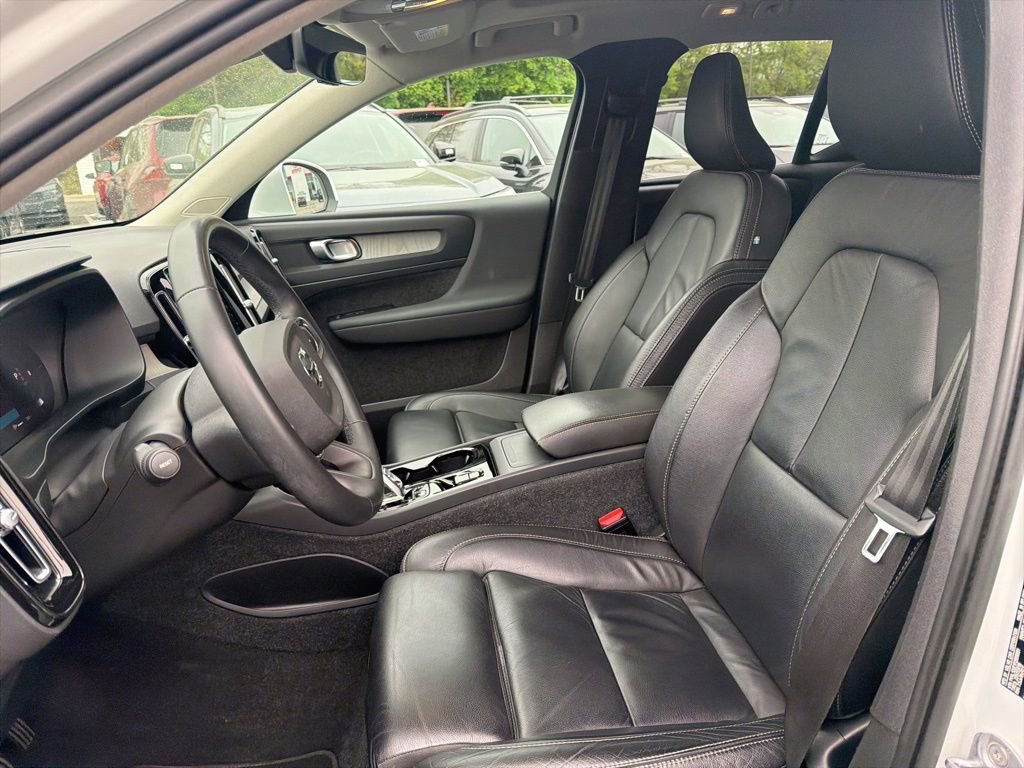 2023 Volvo XC40 Plus - Photo 21