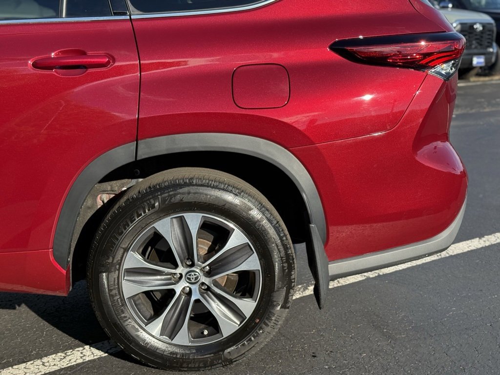 2022 Toyota Highlander XLE photo 4