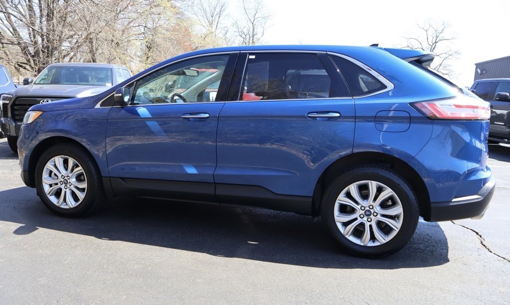 2022 Ford Edge Titanium photo 3
