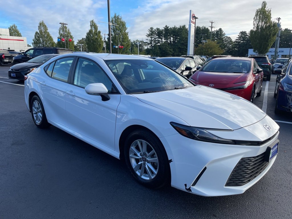2025 Toyota Camry LE photo 4