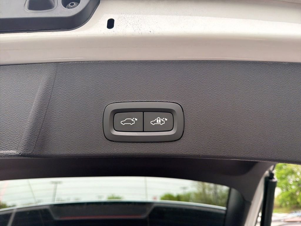 2023 Volvo XC40 Plus - Photo 9