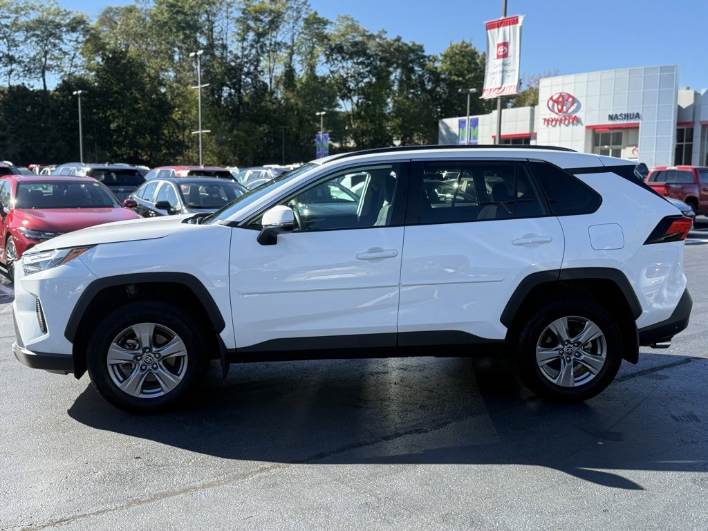 2024 Toyota RAV4 XLE photo 3