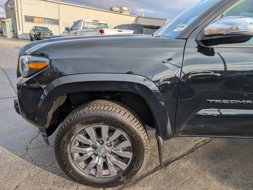 2020 Toyota Tacoma Limited photo 2