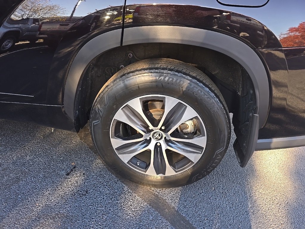 2022 Toyota Highlander XLE photo 3